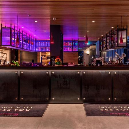 Moxy Frankfurt Airport Hotel Франкфурт на Майн Екстериор снимка