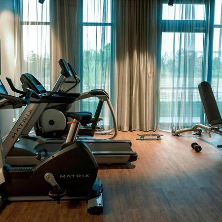 Moxy Frankfurt Airport Hotel Франкфурт на Майн Екстериор снимка