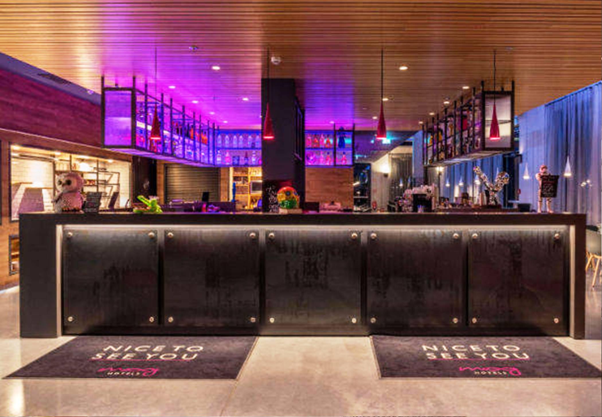 Moxy Frankfurt Airport Hotel Франкфурт на Майн Екстериор снимка