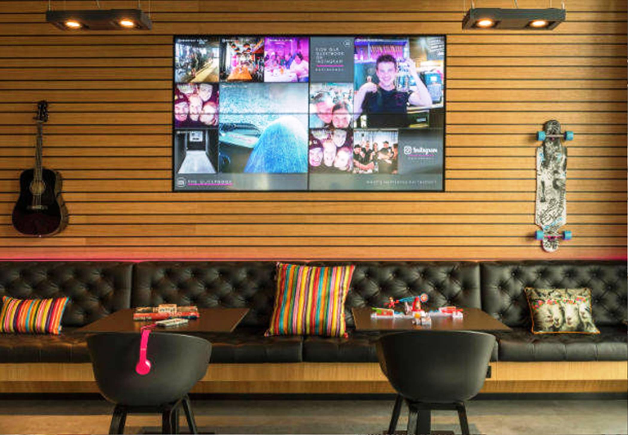Moxy Frankfurt Airport Hotel Франкфурт на Майн Екстериор снимка