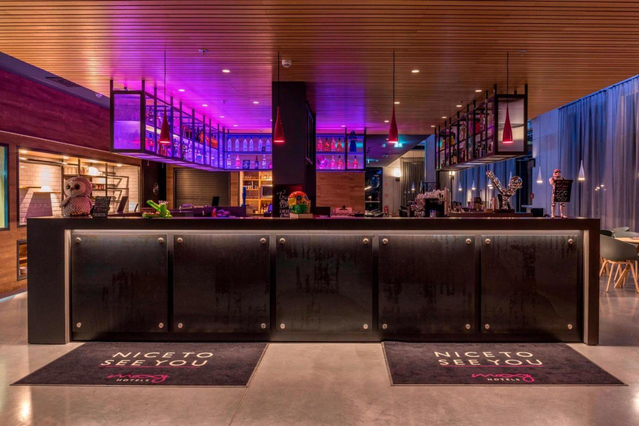 Moxy Frankfurt Airport Hotel Франкфурт на Майн Екстериор снимка