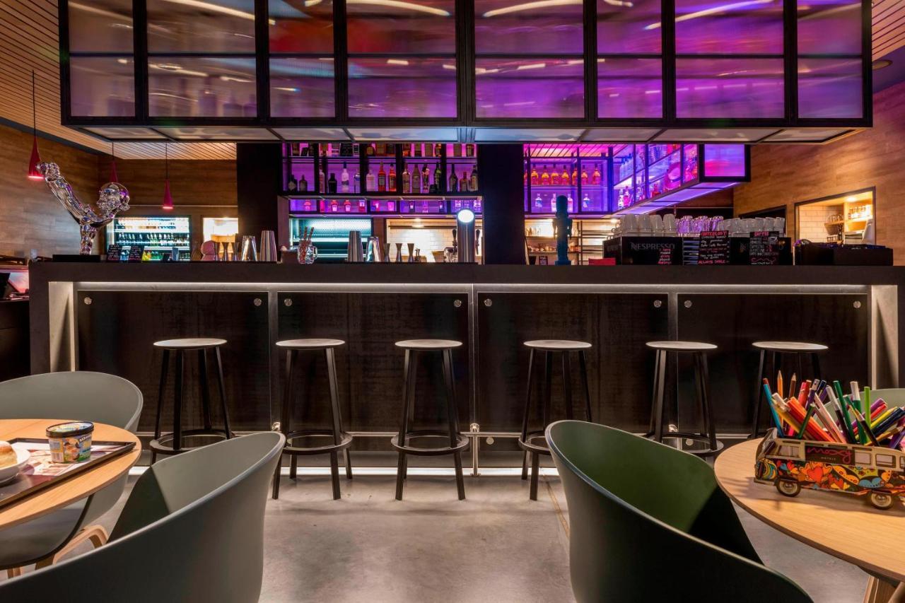 Moxy Frankfurt Airport Hotel Франкфурт на Майн Екстериор снимка