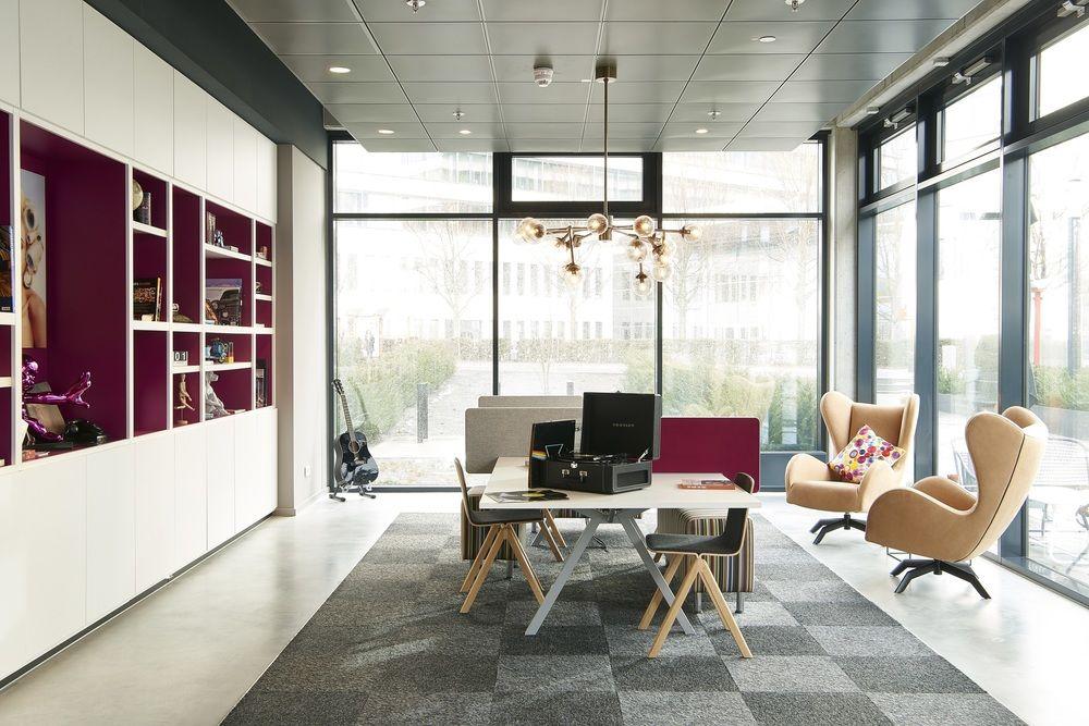 Moxy Frankfurt Airport Hotel Франкфурт на Майн Екстериор снимка
