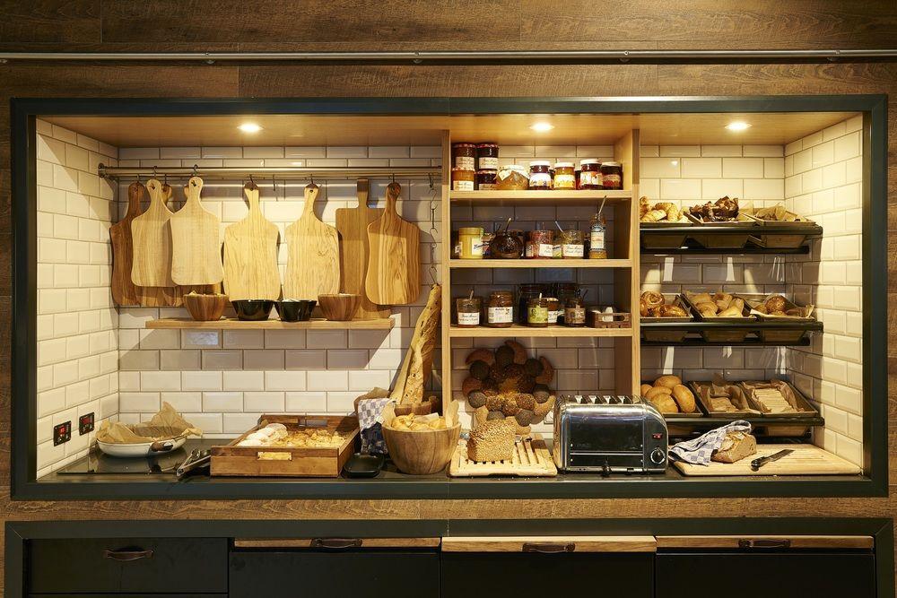 Moxy Frankfurt Airport Hotel Франкфурт на Майн Екстериор снимка