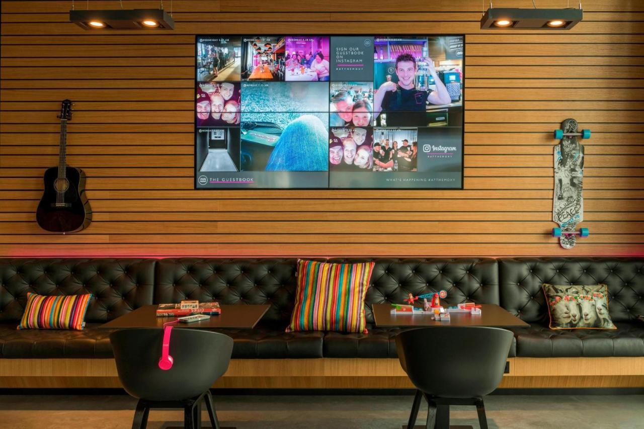 Moxy Frankfurt Airport Hotel Франкфурт на Майн Екстериор снимка