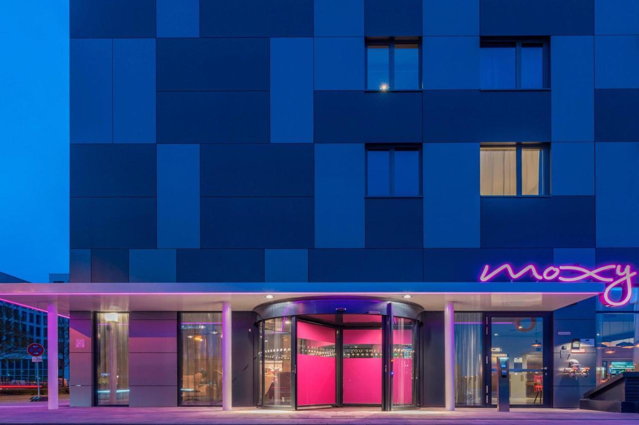 Moxy Frankfurt Airport Hotel Франкфурт на Майн Екстериор снимка