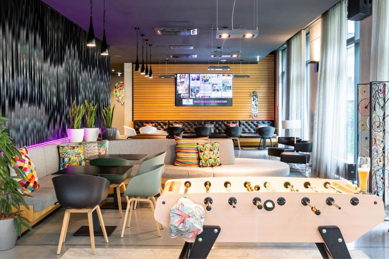 Moxy Frankfurt Airport Hotel Франкфурт на Майн Екстериор снимка