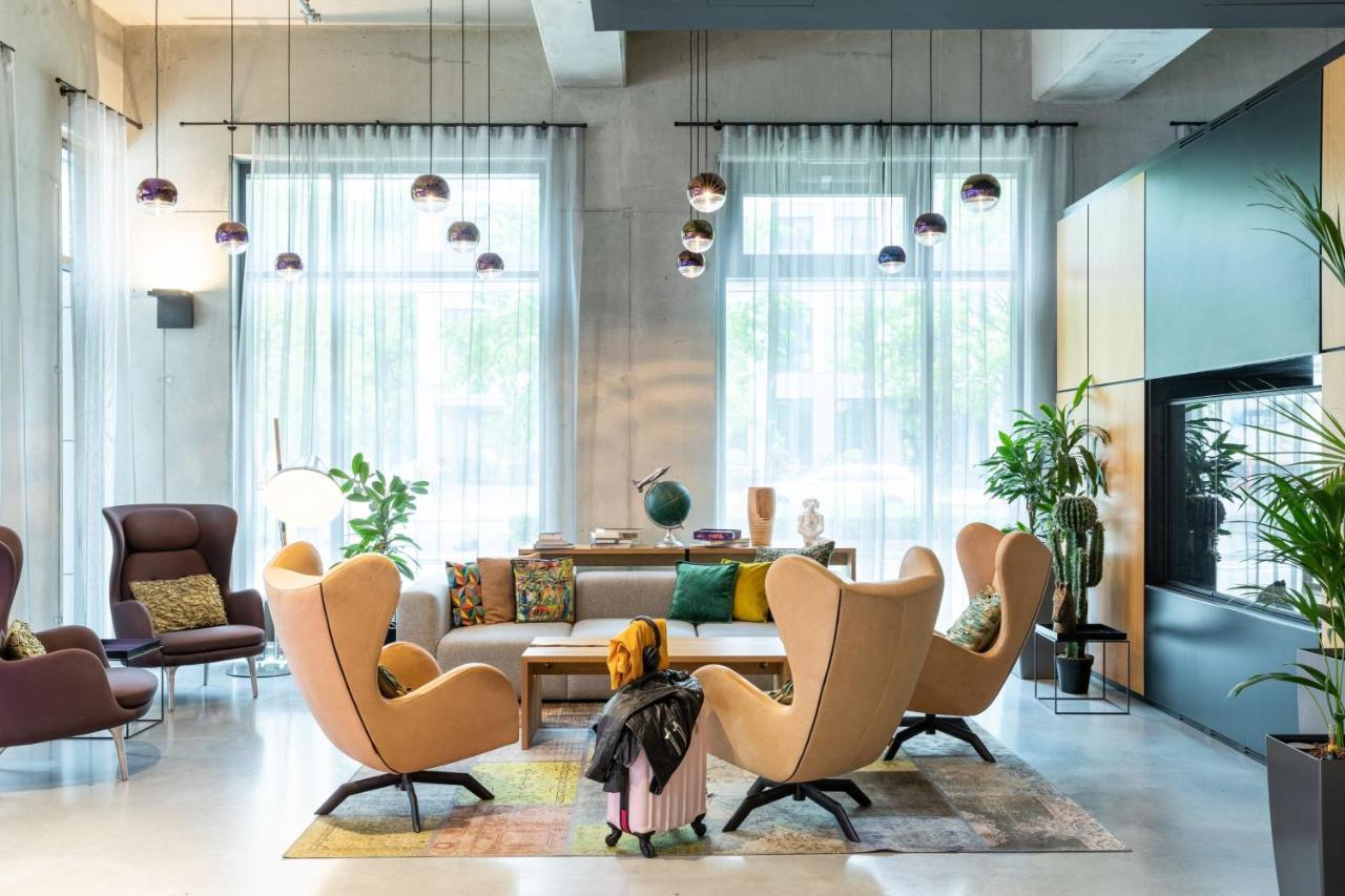 Moxy Frankfurt Airport Hotel Франкфурт на Майн Екстериор снимка