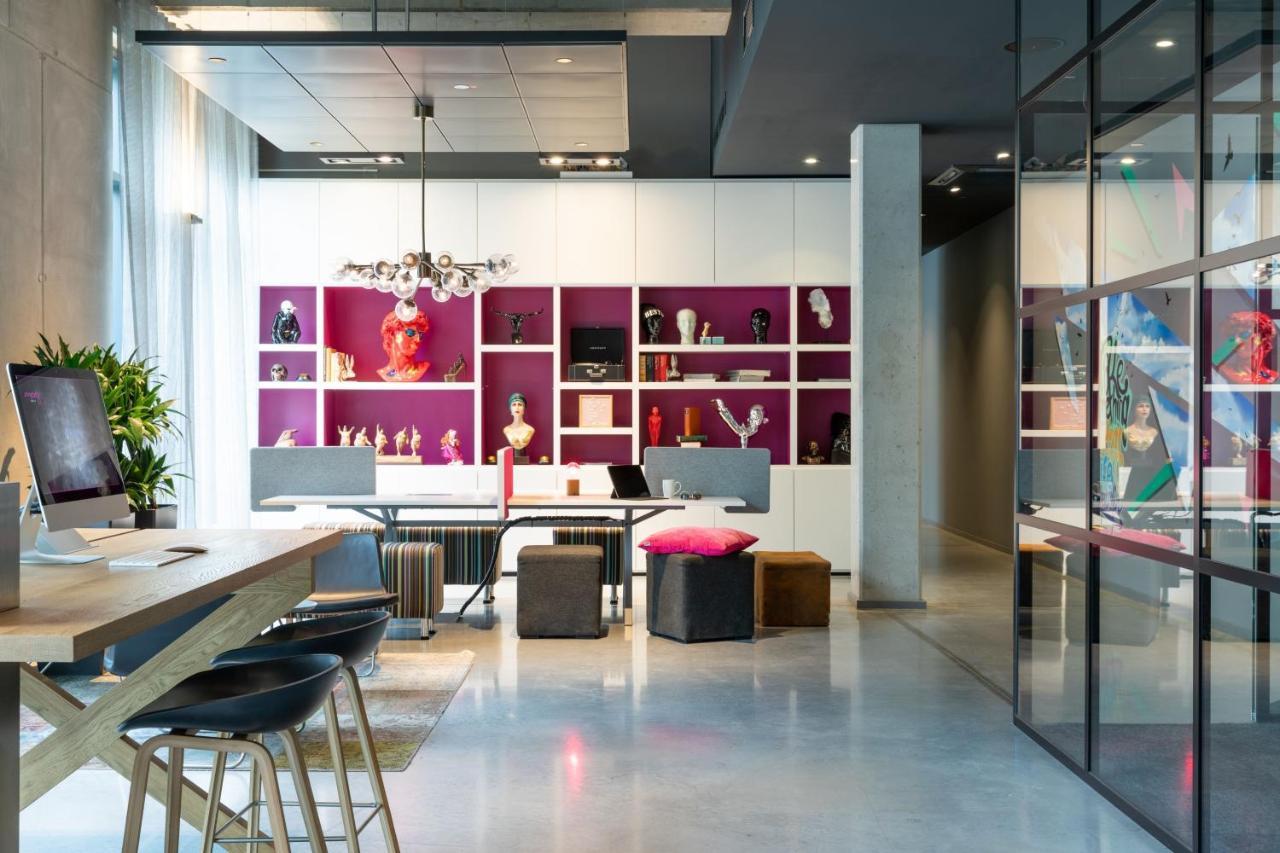 Moxy Frankfurt Airport Hotel Франкфурт на Майн Екстериор снимка