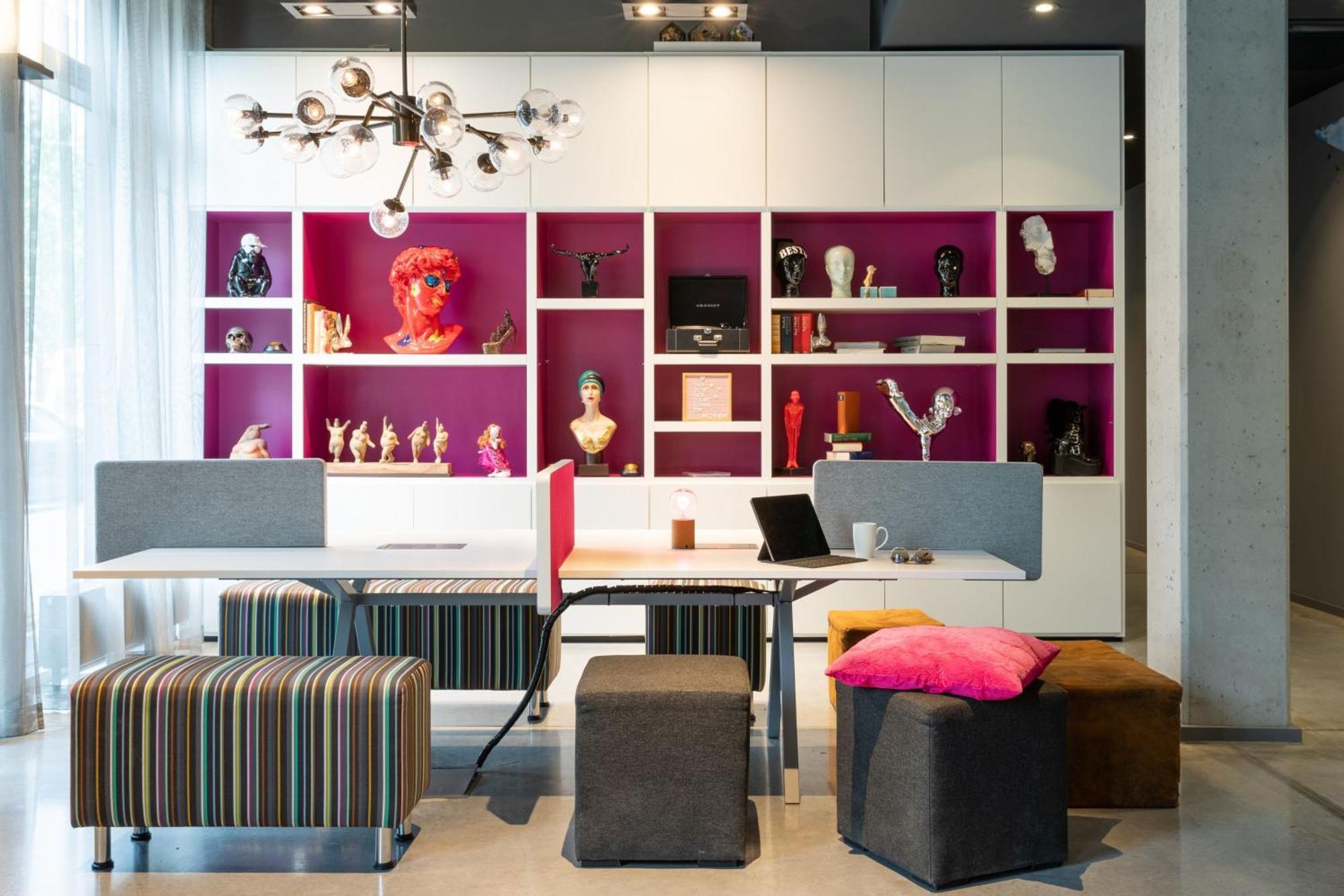 Moxy Frankfurt Airport Hotel Франкфурт на Майн Екстериор снимка
