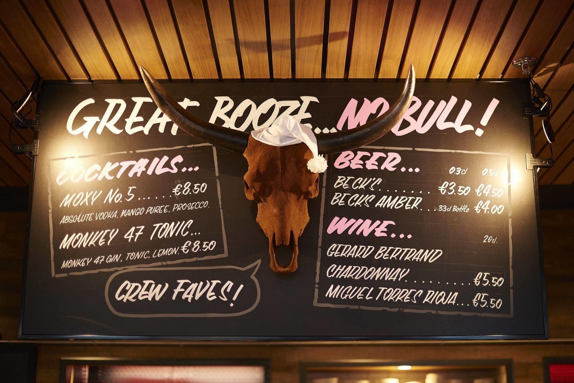 Moxy Frankfurt Airport Hotel Франкфурт на Майн Екстериор снимка
