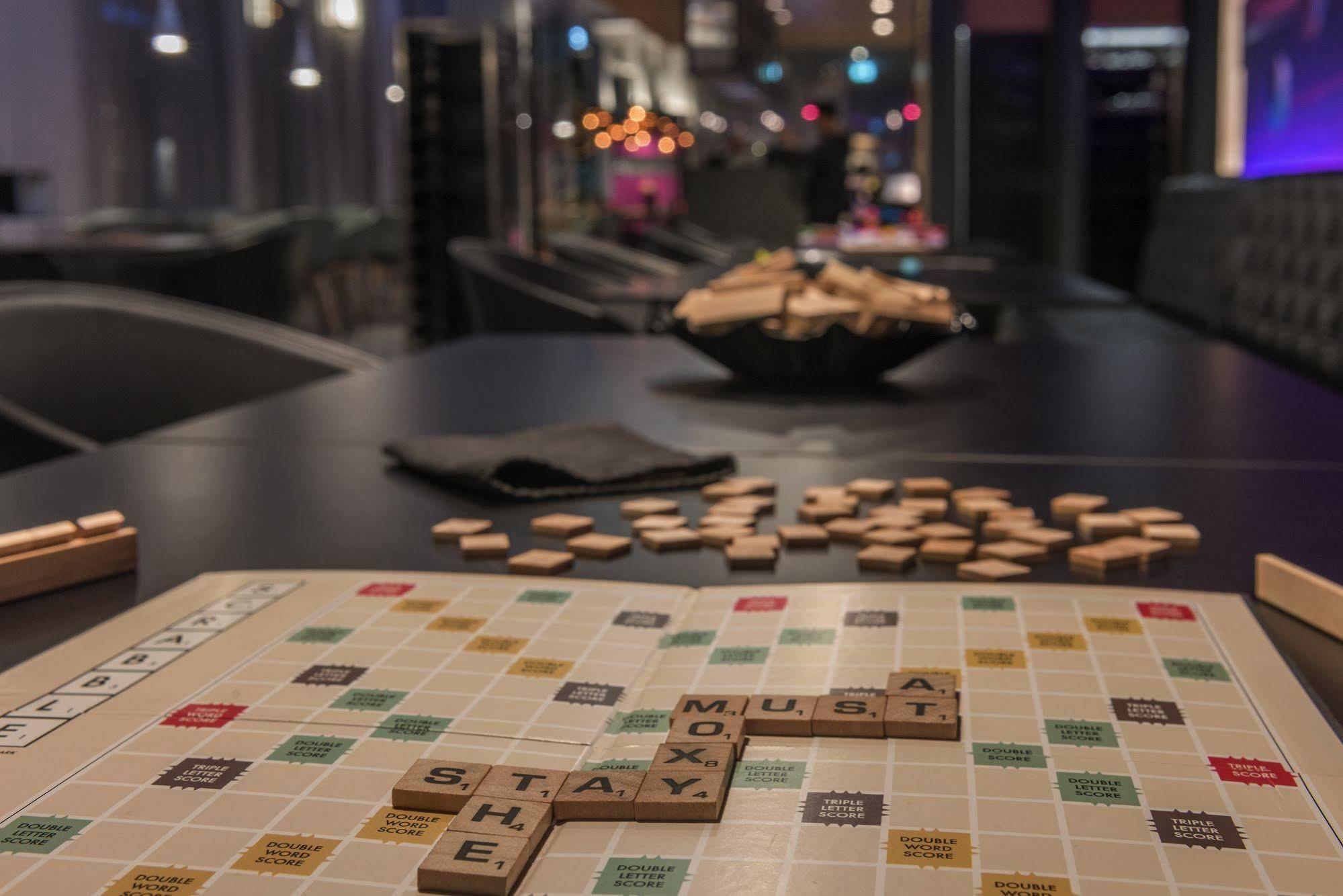 Moxy Frankfurt Airport Hotel Франкфурт на Майн Екстериор снимка