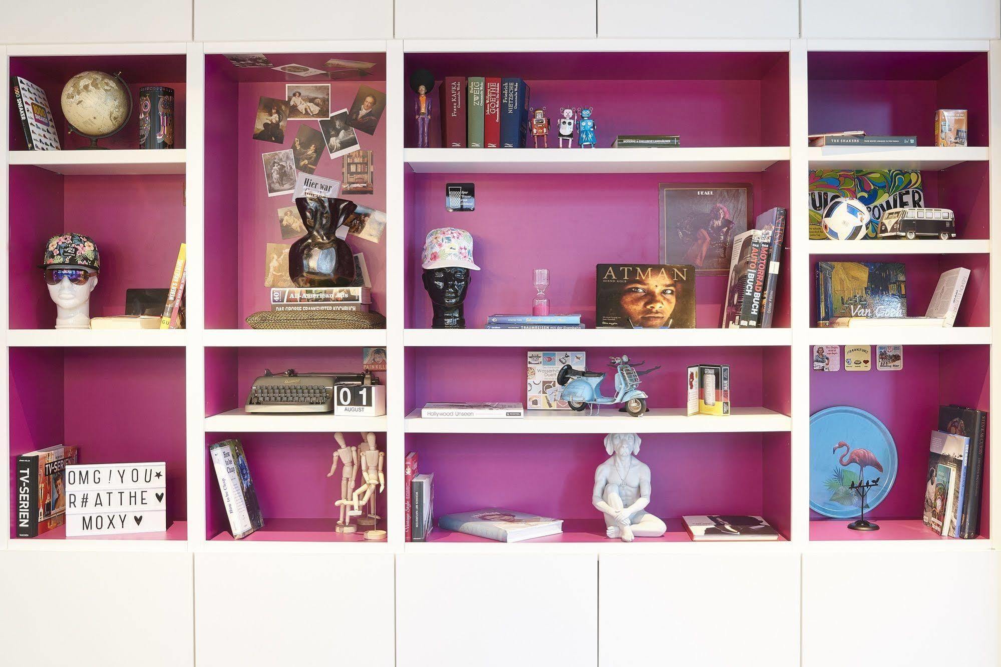 Moxy Frankfurt Airport Hotel Франкфурт на Майн Екстериор снимка